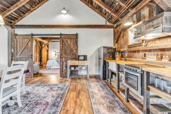 Carriage House Converted Barn on a Vermont Farm - Image 4
