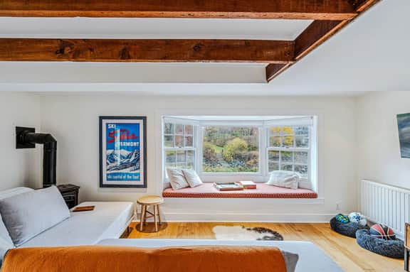 Riverside Vista, Woodstock Riverfront House - Image 3