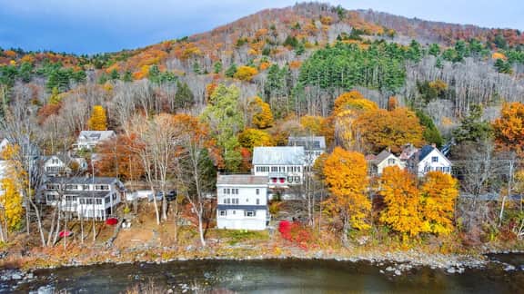 Riverside Vista, Woodstock Riverfront House - Image 5