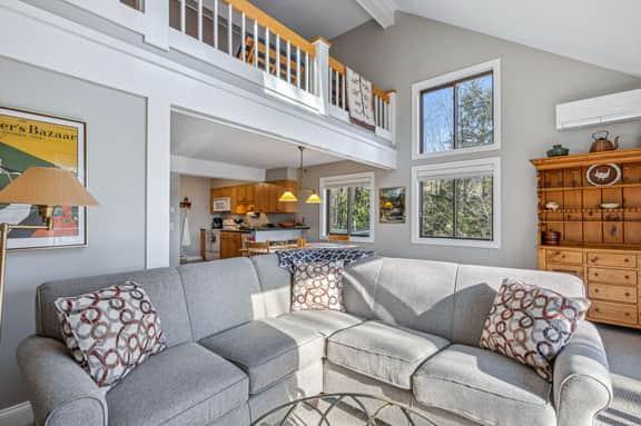 Ski-In/Ski-Out Condo with Big Back Deck, Kingswood - Image 5