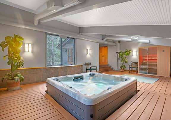 Quechee House with Hot Tub, Sauna & Club Access - Image 3