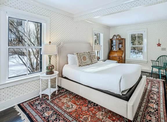 Woodstock Trail Cottage | 2 Blocks from the Inn - Image 5
