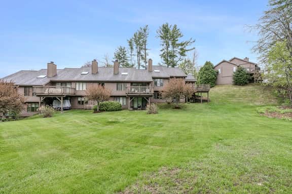 Townhome with Brick Fireplace & Loft, Landmark - Image 2