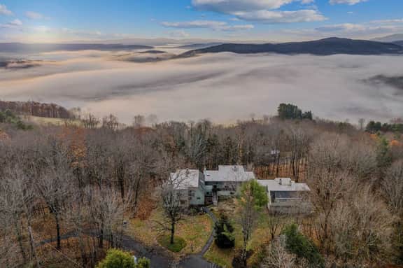 Condo near Ski Hill with Club Access, Kingswood - Image 2