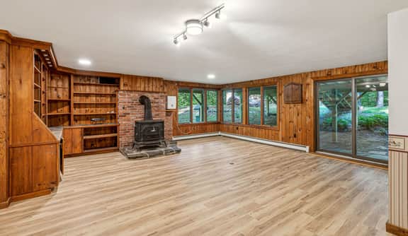 Fox Crossing House with Large Deck & Fire Pit - Image 5