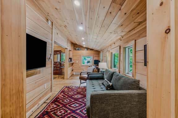 Highland Cabin above Woodstock Village, Pets Welcome - Image 2