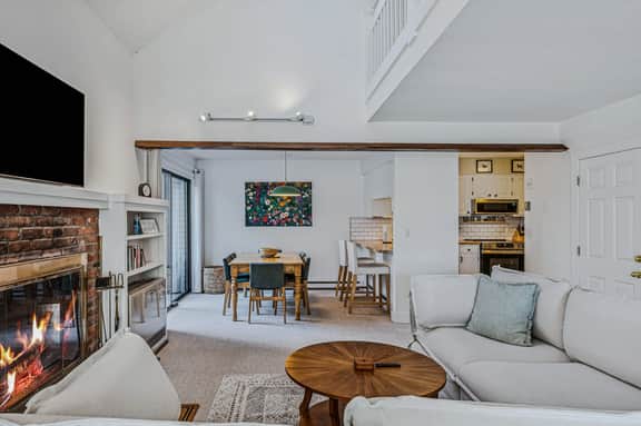 Condo with Fireplace & Golf Views, Sugar Hill - Image 3