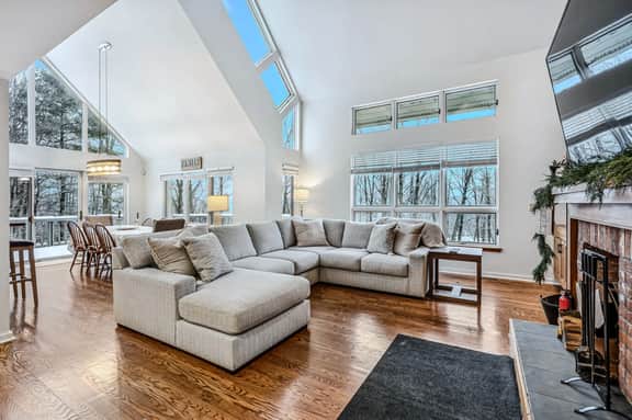 The Oasis, 5BR with Pool Table & Golf Course Views - Image 2