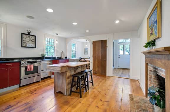 Antique Farmhouse, Walk to South Woodstock Village - Image 4