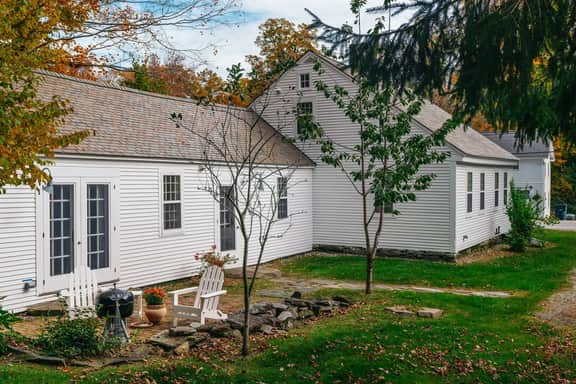 Antique Farmhouse, Walk to South Woodstock Village - Image 2