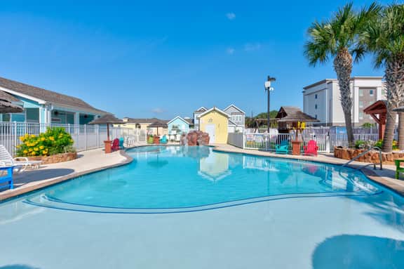Sand Patch, Resort Pools & Pirate Playground - Image 2