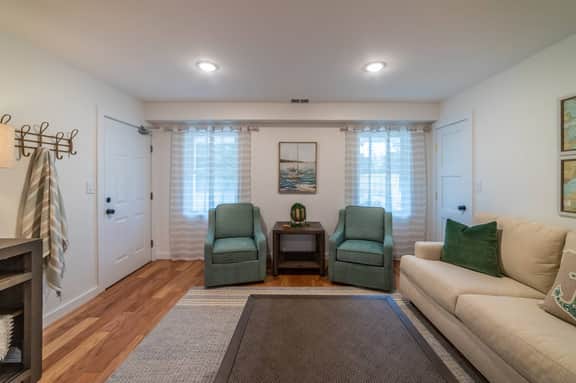 Sweet Virginia Breeze Condo, Walk to Beach & Shops - Image 4