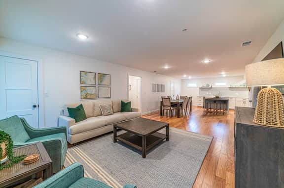 Sweet Virginia Breeze Condo, Walk to Beach & Shops - Image 2