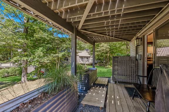 Luxe Condo with Cathedral Ceilings & Pond, Snow Village - Image 3