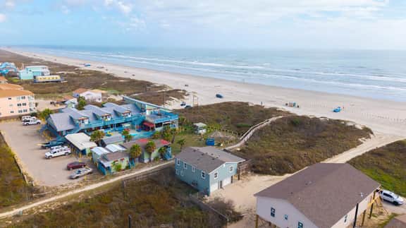Sunshine House, Drive-On Beachfront & Gulf Views - Image 5