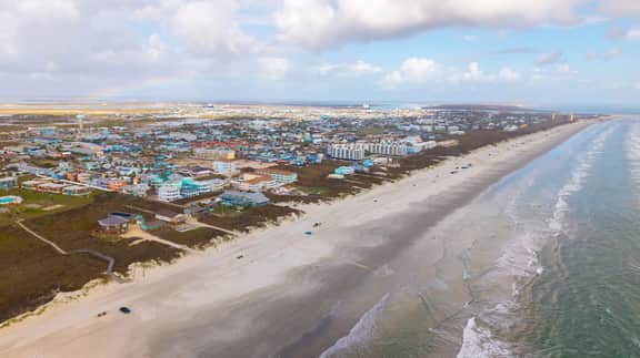 Sunshine House, Drive-On Beachfront & Gulf Views - Image 4