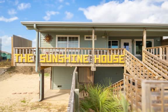 Sunshine House, Drive-On Beachfront & Gulf Views - Image 2