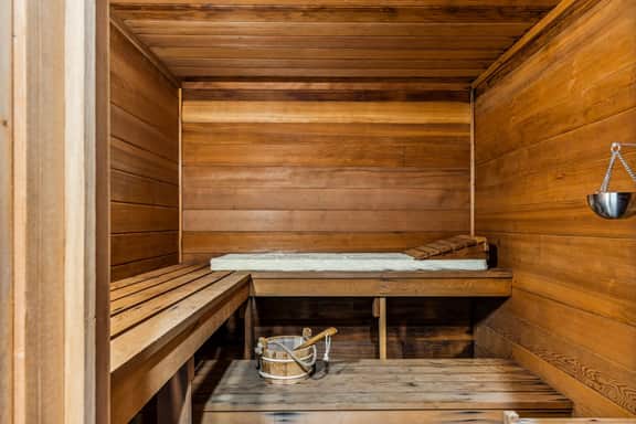 Condo with Sauna & Club Access, Dartmouth Place - Image 4