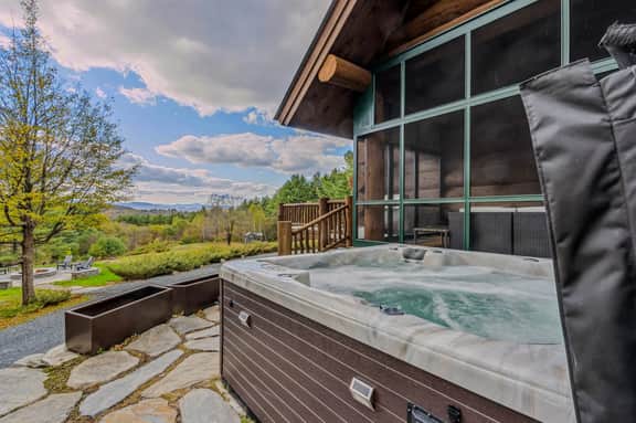 Spruce Moose Lodge, Custom Log Cabin with Hot Tub - Image 3