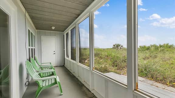 Beachfront Apartment with Screened Porch & Deck - Image 3