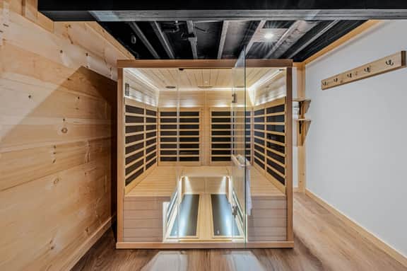 Fairbanks Haven House with Hot Tub & Infrared Sauna - Image 4