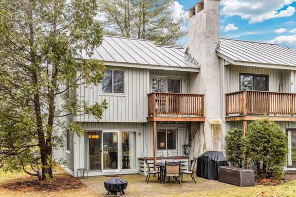Condo above Quechee Village with Golf Views, Windsor - Image 4