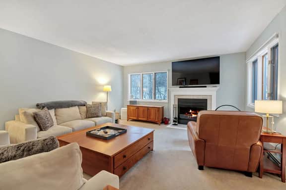 Fireplace Condo, Pet-Friendly, Newton Village - Image 3