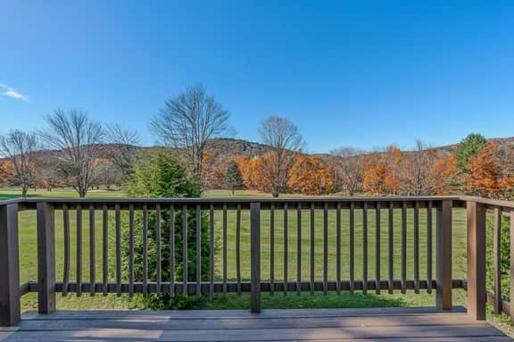 Renovated Condo with Golf Views, Landmark - Image 2