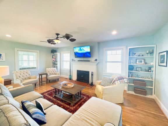 Blue Bay Home, Beachfront with Sunset Views - Image 4