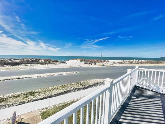 Blue Bay Home, Beachfront with Sunset Views - Image 3