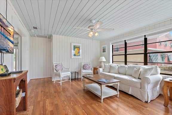 Battened Hatches Apartment with Beachfront Views - Image 3
