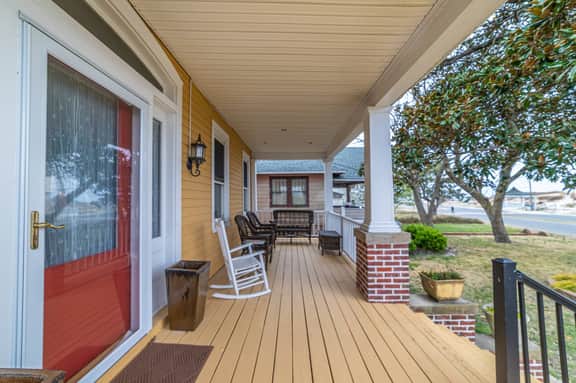 Beachfront Home with Sunset Views, Steps to Bay - Image 4