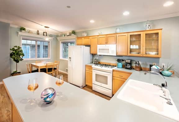 Sunset Serenity, Oceanfront Balcony & Pool - Image 5