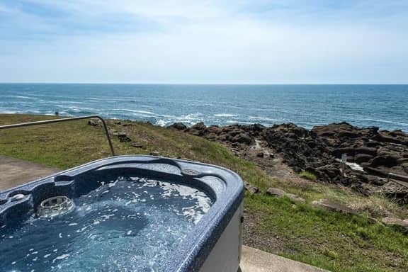 The Pointe Condo, Private Hot Tub & Fireplace - Image 2