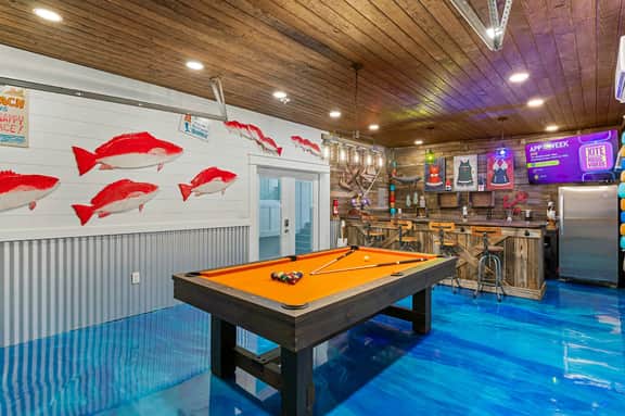 Holiday Isle Home, Pool, Balcony & Tiki Cruise - Image 3