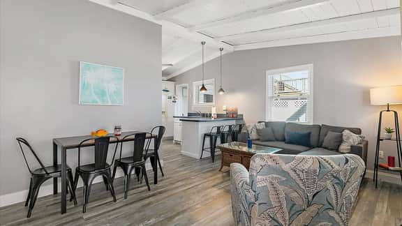 Little Kahuna with Beach Private Access & Deck - Image 5