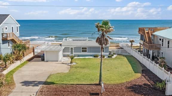 Little Kahuna with Beach Private Access & Deck - Image 2