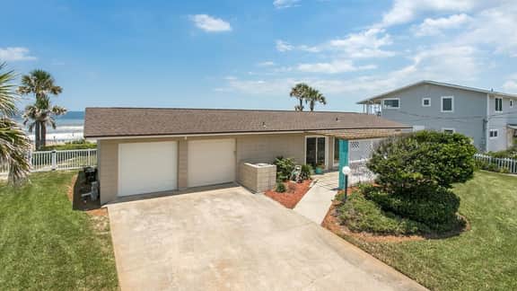 Beachy Bungalow with Private Beach, Pet-Friendly - Image 4