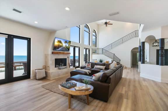 Beachfront Villa, Panoramic Deck & Private Beach - Image 3