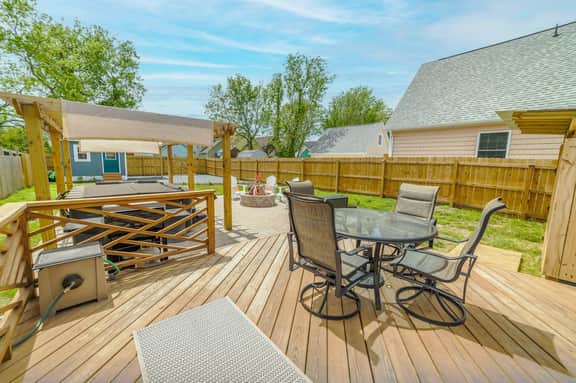 Blue Haven Home, Fire Pit & Blocks from Beach - Image 2