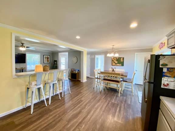 Saint of Circumstance Home, Close to Beach & Shops - Image 3