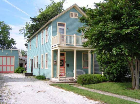 Pelican Place Home, Steps from Beach & Shops - Image 3