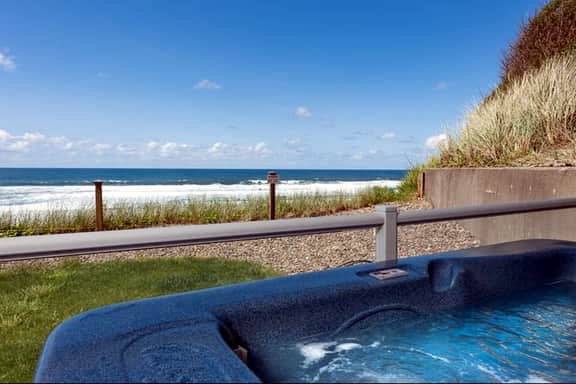 Flying Kites Condo, Ocean Views, Pool & Hot Tub - Image 4
