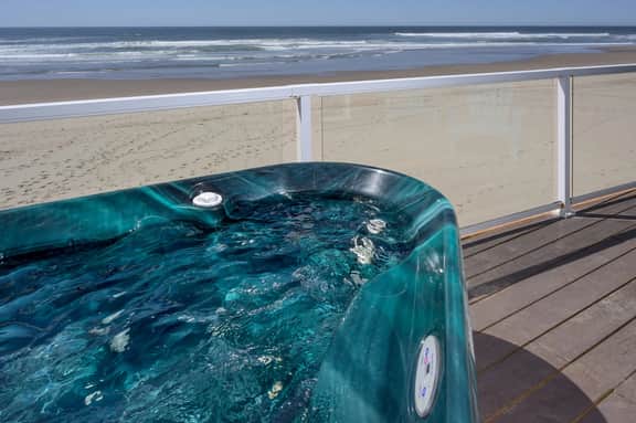 Ocean Jewel Studio with Hot Tub & Fireplace - Image 4