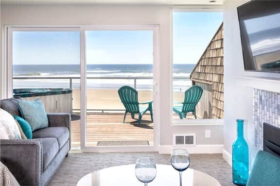 Ocean Jewel Studio with Hot Tub & Fireplace - Image 3
