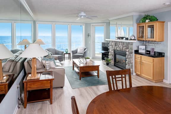 Whalers View Condo, Oceanfront Balcony & Pool - Image 3