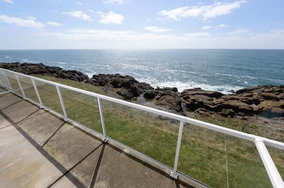 Whalers View Condo, Oceanfront Balcony & Pool - Image 2