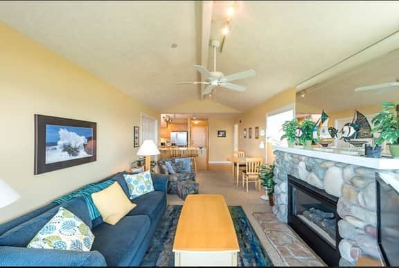 Whalers Loft, Oceanfront Balcony & Pool - Image 2