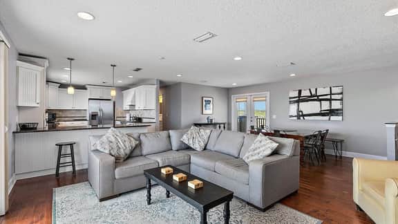 Bala Sands Estate, Oceanfront Deck & Direct Beach - Image 3