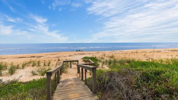 Bala Sands Estate, Oceanfront Deck & Direct Beach - Image 4